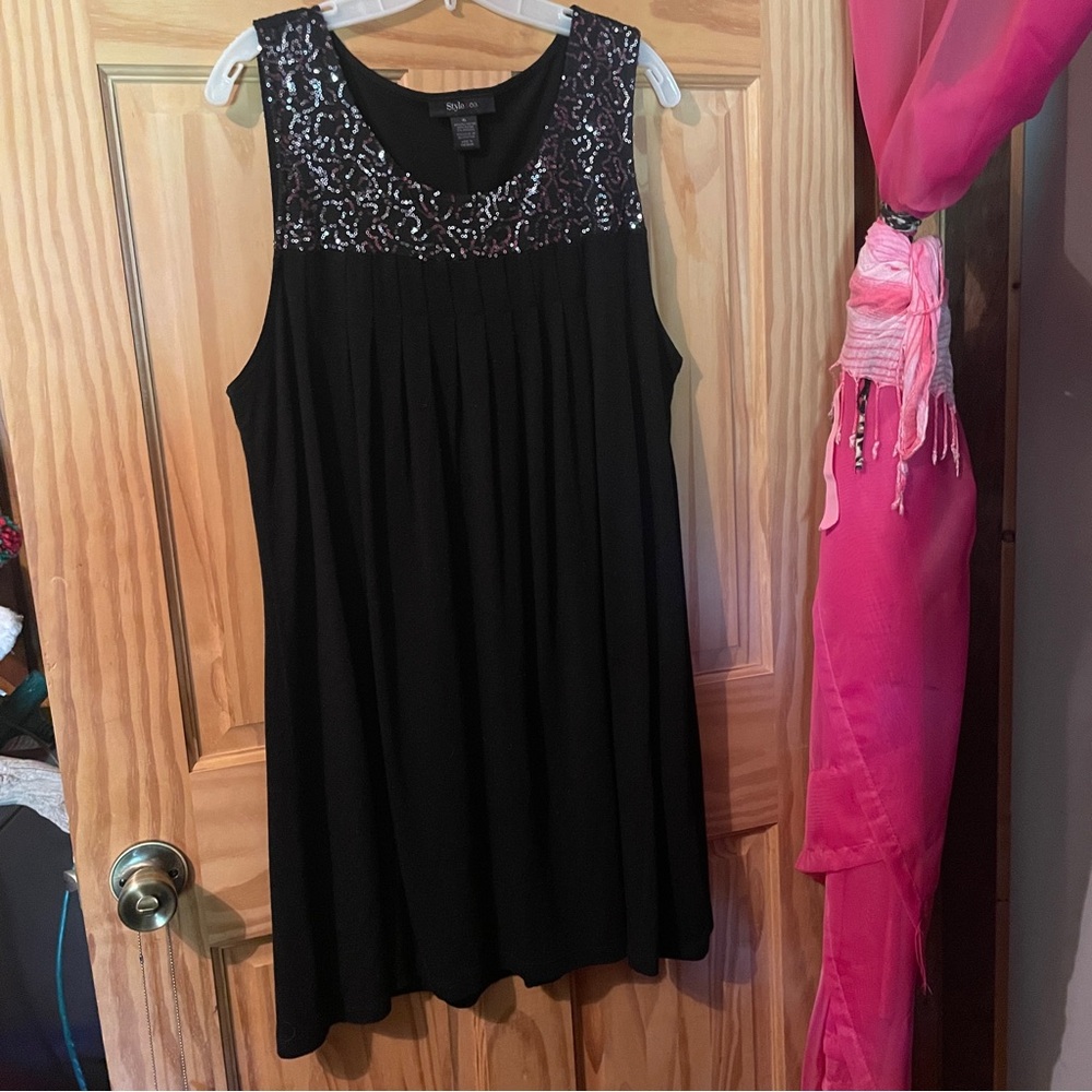 Black Sleeveless Top with sequins Detail